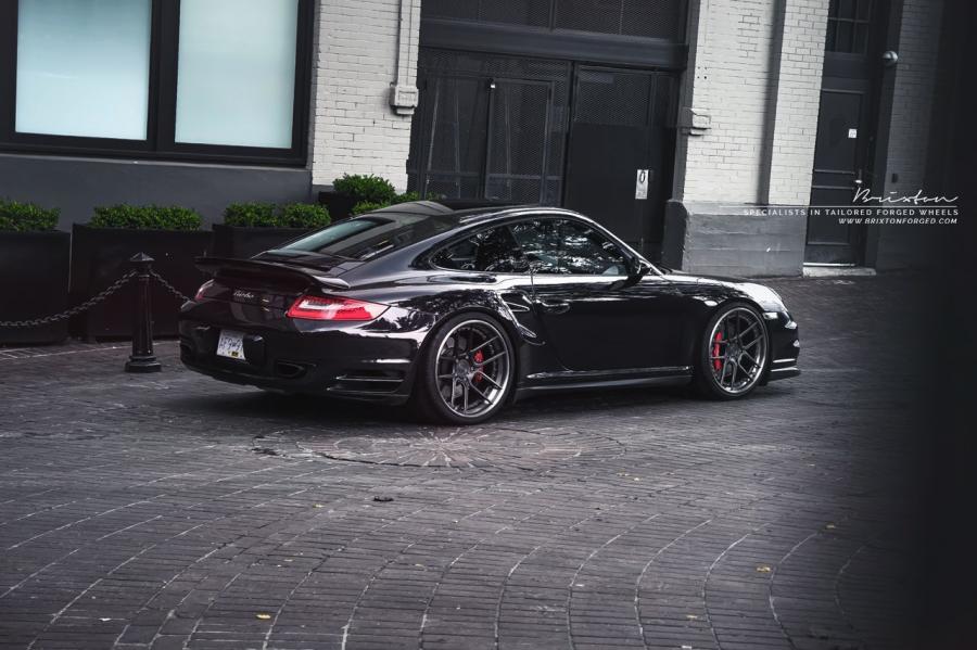  Porsche 911 Turbo by ReinART Design 2015 года  (фото 2 из 17)